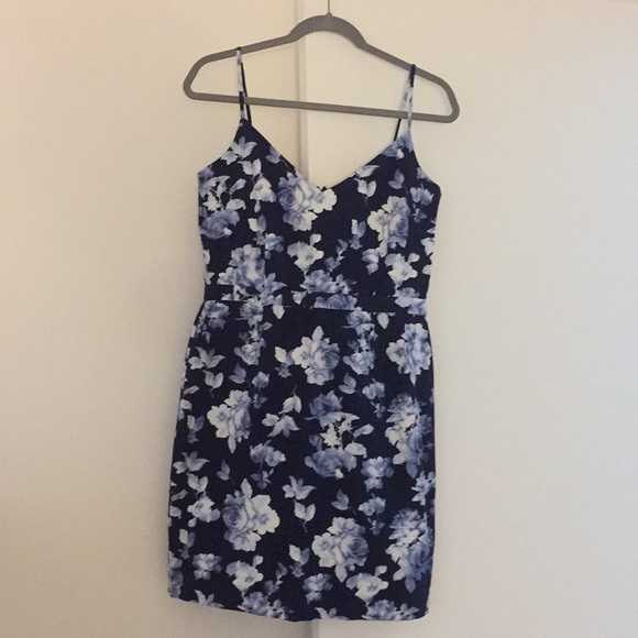 Brand New Joie Orchard Dress in Navy Floral - Picture 4 of 5